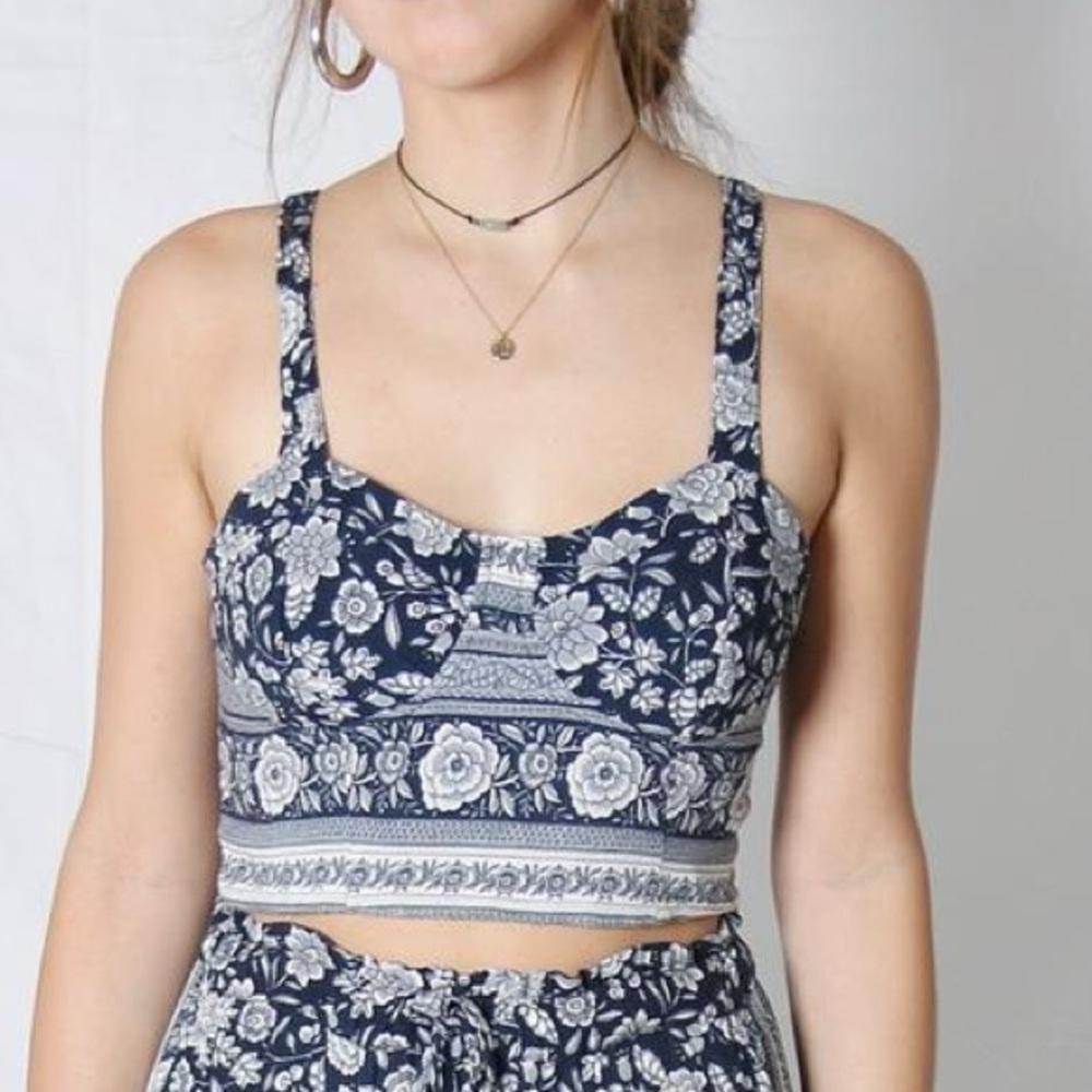 AMERICAN EAGLE Blue Floral Crop Top